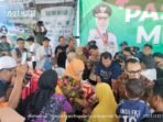 Kunjungi Tulungagung, Gubernur Jatim Khofifah Sempatkan Bagi-bagi Paket Sembako 