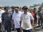 Ingat Perjuangan, Menteri Bahlil Terharu Landing Perdana di Bandara Siboru Fakfak