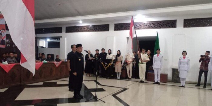Bupati Empat Lawang Joncik Muhammad Kukuhkan 27 Anggota Paskibraka
