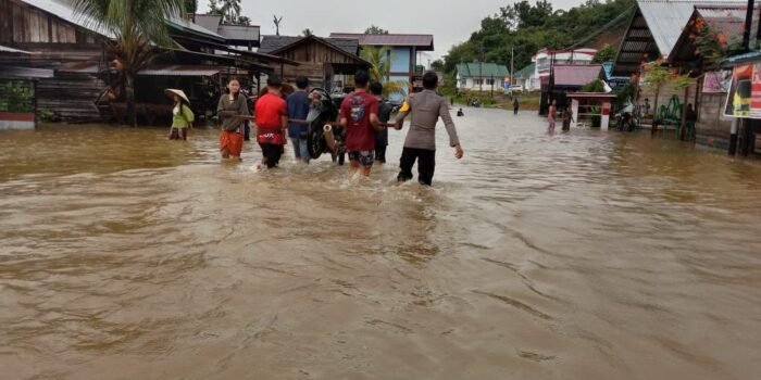 Sempat Banjir, Jalan Nasional Lintas Selatan di Temuyuk Surut dan Sudah Bisa Dilewati