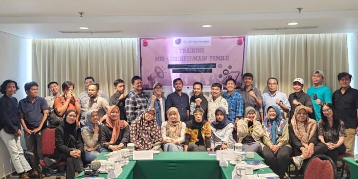 Jurnalis Wajib Menguji Informasi