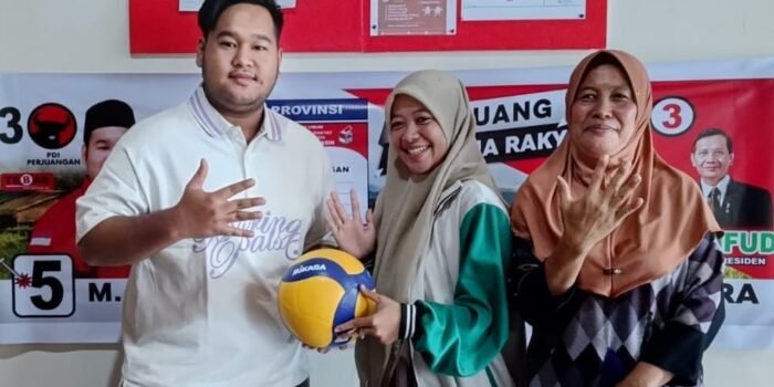 Punya Kepedulian Tinggi dengan Olahraga, Kak Ari Bantu Tim Volly di Kecamatan Sumber Marga Telang