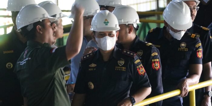 Asistensi Ekspor PKE dan PKS oleh KPPBC TMP C Nanga Badau ke PT Buana Tunas Sejahtera Dorong Ekspor Komoditi Perkebunan Sawit