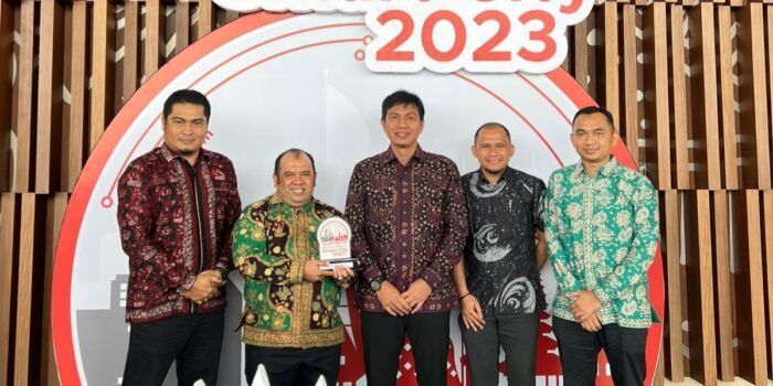 Bupati Fadhil Arief Terima Penghargaan dalam ajang Forum Smart City Nasional 2023