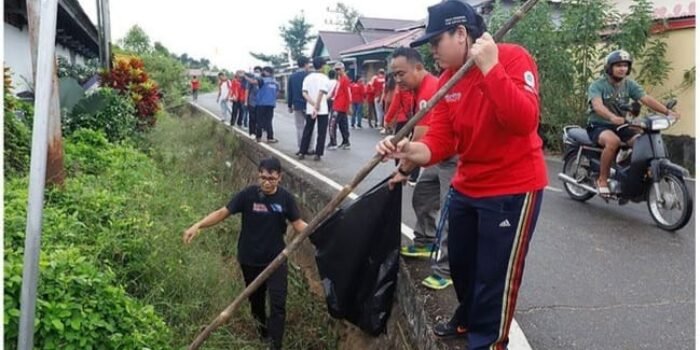 Aksi JUMAT BERSIH, Bersama Dinkes PP dan KB Ciptakan Lingkungan Bebas Sampah dan Jentik