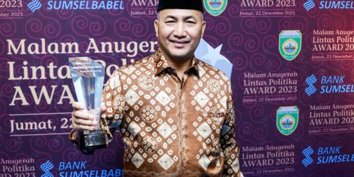 Apriyadi Dinobatkan Kepala Daerah Inovatif Tahun 2023