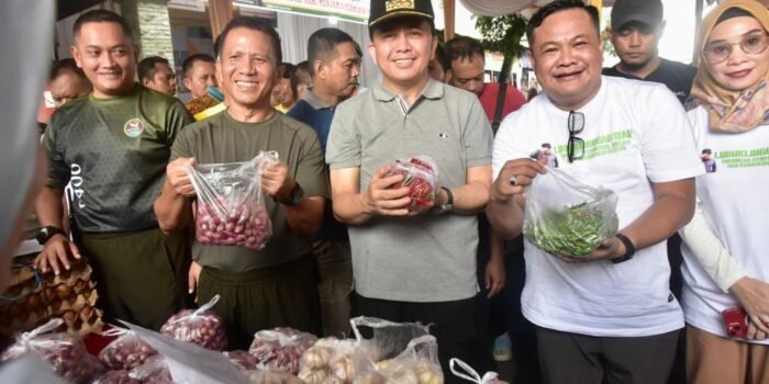 Pj Gubernur Sumsel, Pangdam II Sriwijaya dan Pj Walikota Lubuk Linggau Gelar Pasar Murah