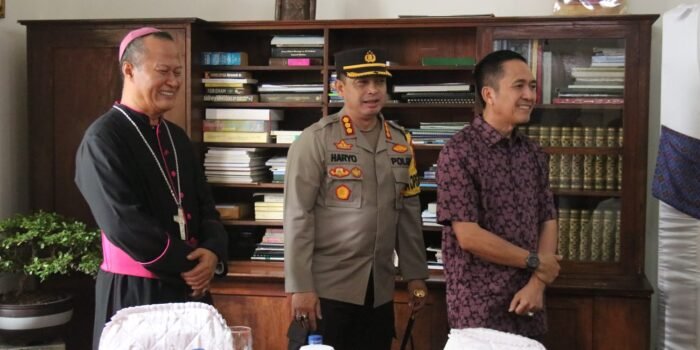 Ratu Dewa Tinjau Pelaksanaan Ibadah Natal di Gereja Katedral Santa Maria