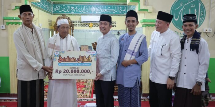 Ratu Dewa Puji Pengurus Masjid Al Fatah yang Sediakan Kas Khusus Bagi Anak Yatim dan Piatu