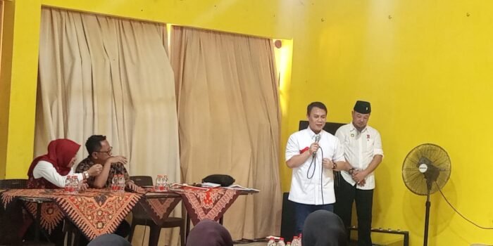 Dr Ahmad Basarah Sosialisasi 21 Program Unggulan Ganjar Mahfud Termasuk KTP SAKTI Kepada Masyarakat