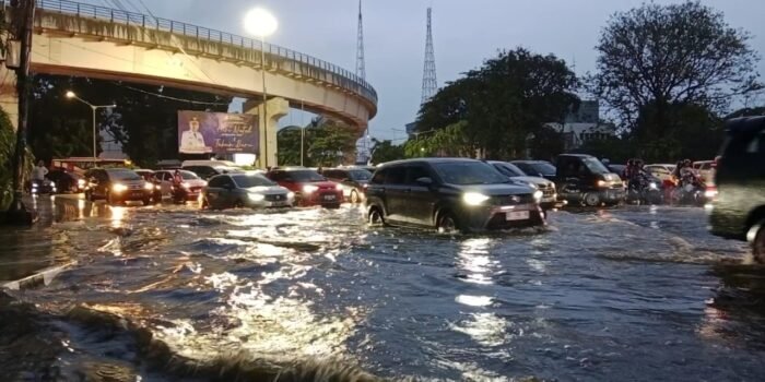 Sejam Diguyur Hujan Intensitas Ringan, Palembang Kebanjiran