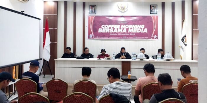 Pererat Hubungan Silaturahmi, KPU Mamuju Gelar Coffee Morning Bersama Wartawan