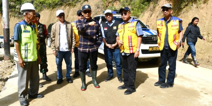 Pj Gubernur Sulbar, Prof Zudan Target 5 Km Jalan Tabone-Nosu Rampung 2024