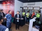 Pj Gubernur Sumsel Agus Fatoni Tinjau Posko Keamanan Natal dan Tahun Baru di Bandara Palembang