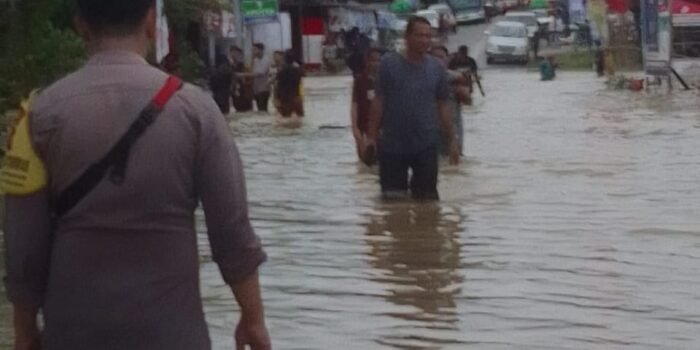 Sejumlah Desa Dilanda Banjir di Hulu Gurung Kapuas Hulu, Kapolsek Himbau Warga Waspada