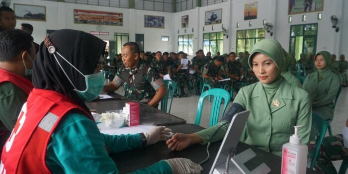 HUT Ke-15 Prajurit Batalyon 644 Walet Sakti Donorkan Darah untuk Masyarakat Kapuas Hulu