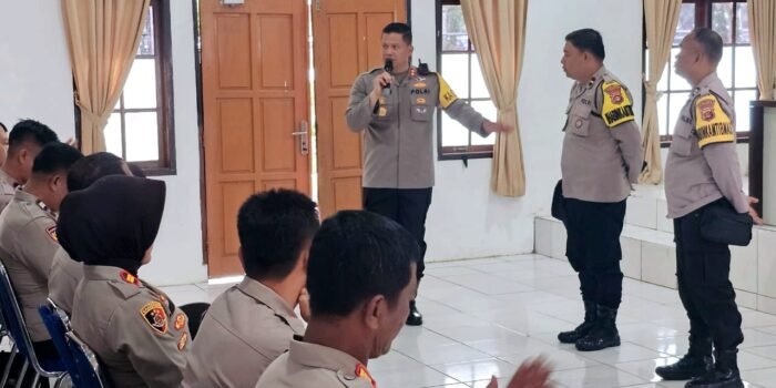 Apresiasi Kinerja Personil, Kapolres Prabumulih Beri Kejutan untuk Dua Pak Bhabin