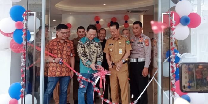 Pj Wako Elman bersama Kacab Yusup Resmikan Gedung Astra Daihatsu Prabumulih