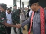 Komandan Kodim 1206 Putussibau Sambut Kedatangan Pj Gubenur Kalbar saat Kunker di Perbatasan Kapuas Hulu