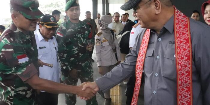 Komandan Kodim 1206 Putussibau Sambut Kedatangan Pj Gubenur Kalbar saat Kunker di Perbatasan Kapuas Hulu