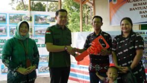 Bupati Kapuas Hulu Hadiri Penyerahan 15 Rumah Layak Huni dari CSR Bank Kalbar