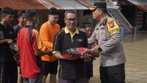 Kapolres Prabumulih Turun Langsung ke Wilayah Banjir dan Salurkan Bantuan