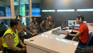 Satlantas Kapuas Hulu Siarkan Himbauan Melalui Radio Soal Larangan Penggunaan Knalpot Brong untuk Tertib Berlalu Lintas