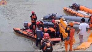 Remaja Belasan Tahun Loncat dari Jembatan