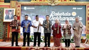 Pj Gubernur Agus Fatoni bersama Pj Ketua Dekranasda Tyas Fatoni Buka Rakerda Dekranasda Sumsel Tahun 2024