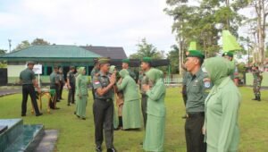 Dandim 1206 Putussibau Minta Personil Menjadi Solusi dalam Mengatasi Kesulitan Masyarakat di Wilayah Binaan