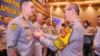 Kapolda Sumsel Berikan PIN Emas Personil Berprestasi, Salah Satunya Pamen Polres Prabumulih