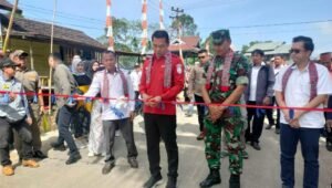 Bupati Kapuas Hulu Resmikan Ruas Jalan Simpang Empat Suruk-Nanga Payang