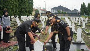 Peringati HBI ke-74, Kanwil Kemenkumham Sumsel Gelar Upacara Ziarah dan Tabur Bunga