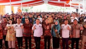 Pj Gubernur Agus Fatoni bersama Pj Walikota Palembang Kompak Bagikan Bansos untuk Anak Stunting