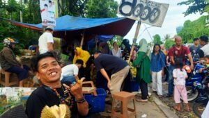 Lapak Duren ‘Jambul Lolo’ Diserbu Pembeli