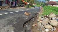 Proyek Pengaspalan Jalan Di Nagari Tanjung Banyak Yang Rusak