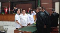 Rugikan Negara Rp 7,4 Miliar, 3 Terdakwa Komisioner Bawaslu OI Dituntut 4 Tahun Penjara