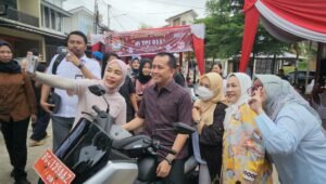 Pj Gubernur Sumsel Fatoni Naik Motor Menuju TPS