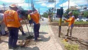Satlantas Polres Tulungagung Bersama Forum LLAJ Survei TKP Kecelakaan Mobil Pickup dan Kereta Api Malabar