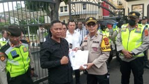 BIDIK Sampaikan Aspirasi di Depan Mapolda Sumsel