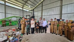 PTBA Serahkan Bantuan Mesin Pemusnah Sampah untuk Muara Enim