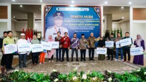 Komitmen Beri Perlindungan Kepada Para Pencari Nafkah di Muba, Pj Bupati Apriyadi Diganjar Penghargaan