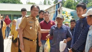 Paket Beras dan Minyak Dalam Program Perjaka Kabupaten OKI