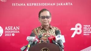 Di Istana Merdeka, Presiden Jokowi Terima Surat Pengunduran Diri Mahfud MD dari Menkopolhukam RI