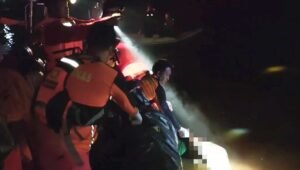Korban Perahu Getek Terbalik, Ditemukan Mengapung Tengah Sungai