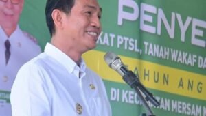 Penyerahan Sertifikat PTSL dan Beasiswa Tangguh di Kecamatan Mersam Oleh Bupati Batanghari