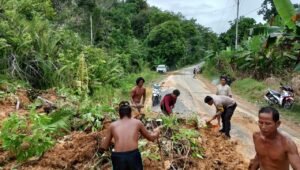 Jalan Nasional Penghubung Kapuas Hulu dan Sintang Longsor, tapi Akses Jalan Normal