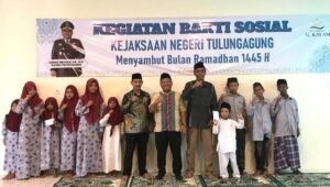 Sambut Ramadan 1445 H, Kejari Tulungagung Gelar Baksos dan Santunan Anak Yatim