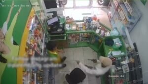 Modus Pura-Pura Beli Obat, Rampok Bersenpi Beraksi Siang Bolong