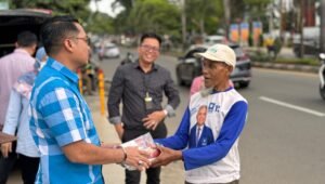 BPJS Ketenagakerjaan Kanwil Sumbagsel Berbagi Takjil ke Masyarakat Palembang